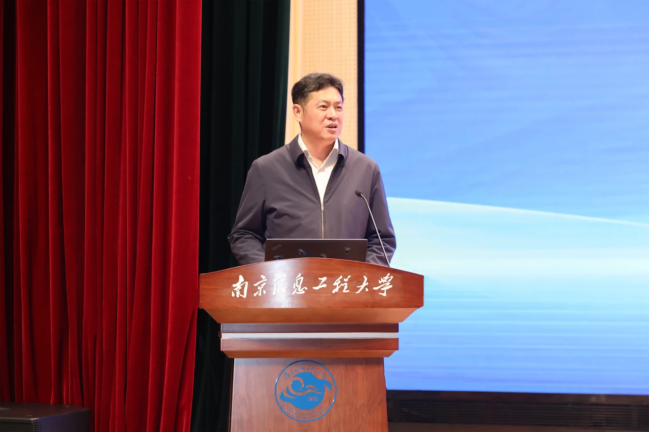 Haishan Chen delivers the opening address.
